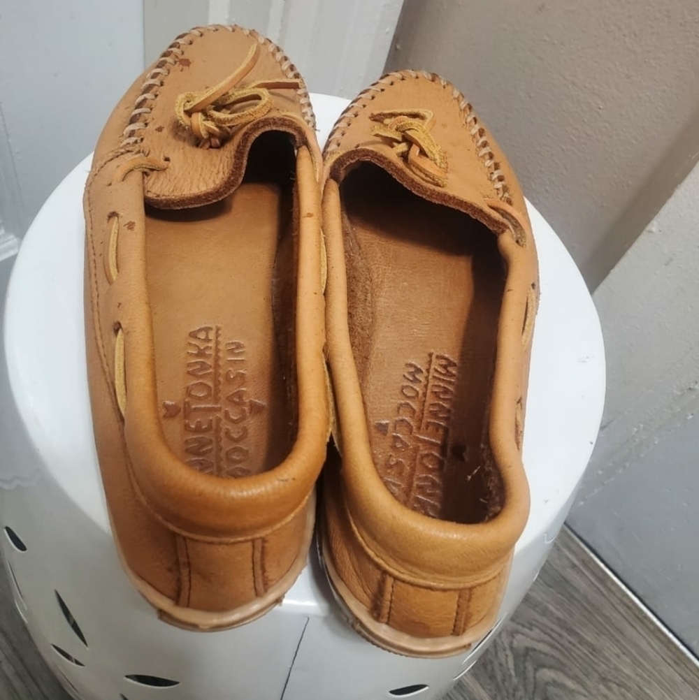 Minnetonka Classic Moccasins Women Leather Rawhide Slip On Loafers Size 7 & 8🌴✌ - Picture 14 of 14